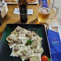 Pilz Ravioli mit Parmesan. at Ahora Si in Samara