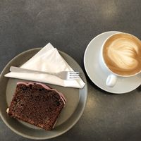 Cappuccino und veganer Kirschschokokuchen at kaffeefabrik in Vienna