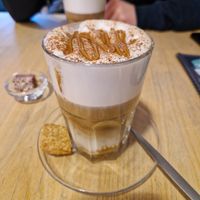 Biscoff latte met havermelk at 'Ccino Caffetteria Paninoteca in Brielle