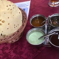 Papadam mit Soßen / papadam bread with sauces  at Restaurant India in Weimar