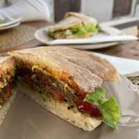 Blackbean Burger with vegan cheese at Pimpinelas Coffe Shop Vegetariano in Santa Cruz Madeira