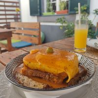Francesinha com queijo vegan #Veganuary at Pimpinelas Coffe Shop Vegetariano in Santa Cruz Madeira