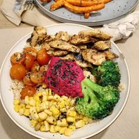 Heura poke at Urban Coffee & Brunch in Figueres