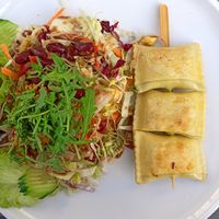 Großer Salatteller mit Maultaschen at Restaurant Knoblauch in Friedrichshafen