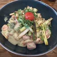 Saisonkarte: Rote Beete Gnocchi mit cremiger Bärlauchsauce, frischem Gemüse und gebratenem Spargel  at Ludwig in Bad Honnef