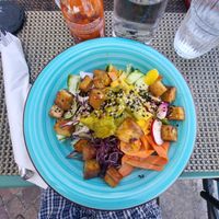 Poké bowl tofu fumé at The Little Kitchen in Geneva