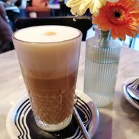 Latte macchiato, decaf, oatmilk at Blue Bananas in Groningen