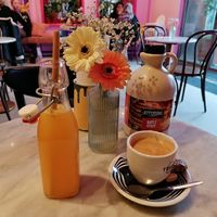 Fresh orange juice and coffee at Blue Bananas in Groningen