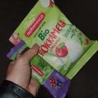 Good choice of vegan bars and dryed fruit at A café in Bologna