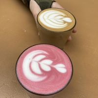 Rose latte and cafe con leche at La Papa in Barcelona