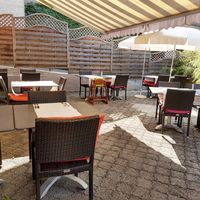 Outdoor seating at Ginger in Thalwil