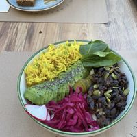 Veggie bowl and dessert at Lifeboxtr in Kas