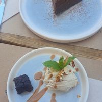 Ice cream and the blackberry cake (super tasty!) at Lifeboxtr in Kas