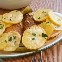 Pfannkuchen mit Pilzfüllung und Kartoffelscheiben at Lifeboxtr in Kas