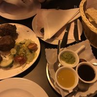 Vegane Vorspeise, gratis Linsenbrot mit veganen Soßen  at Desi Zaika Indisches in Aichach