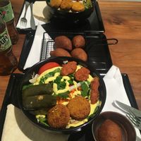 Veganland Salat, Falaffel Salat und Ilce Köften  at Veganland in Leverkusen