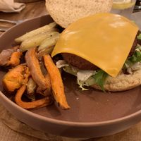 SAMA SAMA BURGER. Heura burger with caramelized onion and BBQ sauce  at Sama Sama Veggie in Salou