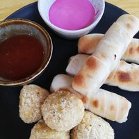 Tequeños amb salses at Sama Sama Veggie in Salou