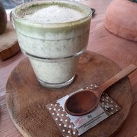Matcha latte with soy milk at Sama Sama Veggie in Salou