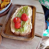 Hummus bread (vegan) at Sama Sama Veggie in Salou