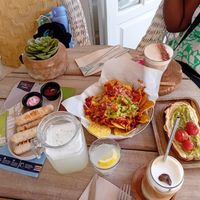 Lemonade, chia latte, latte (every item you see is vegan) at Sama Sama Veggie in Salou