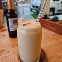 BPB (BANANA PEANUT BUTTER)
Banana, peanut butter, coconut yogurt and almond milk at Sama Sama Veggie in Salou