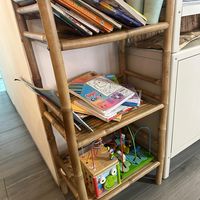 Libros y juguetes para niños at Sama Sama Veggie in Salou