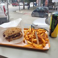 Smokey steak handwich com fritas at Handwich in Thessaloniki