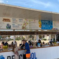 Bocadillo vegano, Falafel (sin salsa de yogur), ensaladas y superfood  at Beach Bol in Valencia