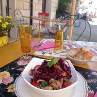 Panzanella con seitan at Amasia in Pietrasanta