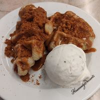 Croffle di Lotus Biscoff at Heavenly Desserts in Sheffield