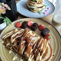 Bavarian Apple pancakes (brownie en vanille saus helaas niet vegan mogelijk) at ANNA Pancakes in Utrecht