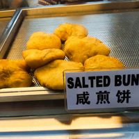 Salted bun at Tai Wah Cooked Food 大華美食 in Central Singapore
