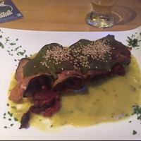 roulé d'aubergine a la betterave, millet et datte, sauce poireaux-moutarde, cake aux lentilles at Les Amants du Marche in Pau