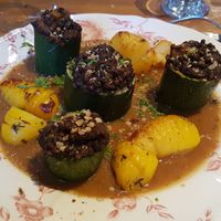 Stuffed zucchinis with lentils and potatoes at Les Amants du Marche in Pau