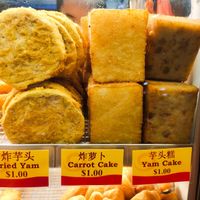 Carrot cake at Delisnacks 德利食 - Chinatown Complex in Central Singapore