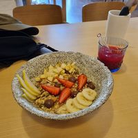 Oat porridge and fresh juice at Br00m44 in Zagreb