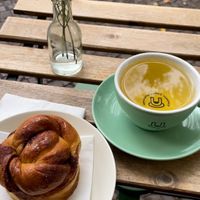 Cinnamon Roll, Lemon Ginger Tea at Populus Coffee in Berlin