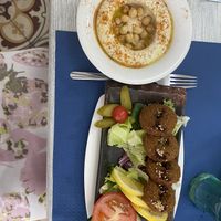 Hummus and falafels 😋❤️  at Restaurante Damasco in Cordoba