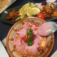 Humus de remolacha y muhamara at Restaurante Damasco in Cordoba