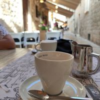 Café con leche de almendras y ensalada de quinoa at Stara Loza in Dubrovnik