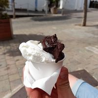 Lemon and dark chocolate at L'enxaneta Gelats d'altura in Palafrugell