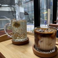 iced almond latte and iced chamomile tea at Coffee Doga Heritage - Ehwa branch 커피도가 헤리티지 이화점 in Seoul