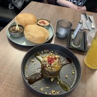 Halwa Poori und Channe and Aloo Tikki Choley  at Restaurant In-Dish in Vienna