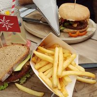 bread-burger Helene (front) and burger Albert with fries at Sissi und Franz in Frankfurt