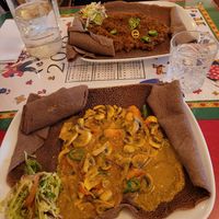 Yetsom firfir (in the back), Ingudai tibs (front) at Savanna Restaurant in Bergen