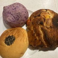 focaccia, red bean bun, blueberry bun at Mulberry - 山のパン屋 桑の実  in Hokuto