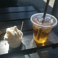 Sundae and ginger beer kola at VINCENT - Hauptbahnhof Hamburg in Hamburg
