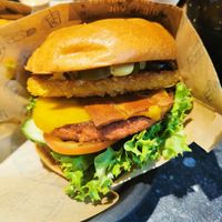 Cheesy burger at VINCENT - Hauptbahnhof Hamburg in Hamburg