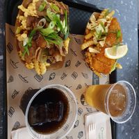 Vish and Chips und Kebap-Frites at VINCENT - Hauptbahnhof Hamburg in Hamburg
